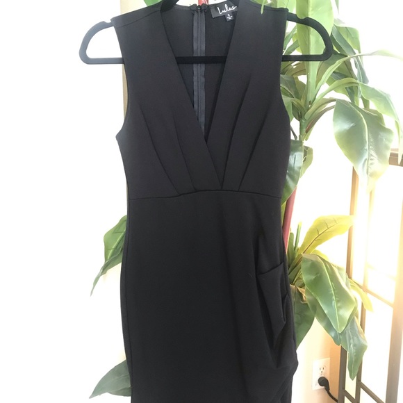 Lulu's Dresses & Skirts - Lulu’s V-Neck Dress Lulu's Dresses & Skirts - Lulu’s V-Neck Dress